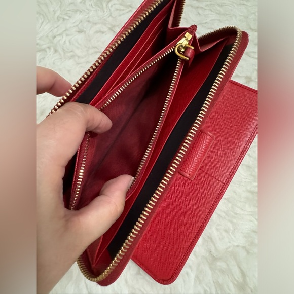 Prada organizer wallet comes with COA - Picture 6 of 12